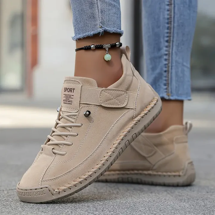 Plantilla interior de zapatillas Saela mujer, suave y ergonómica para un confort superior durante el día.