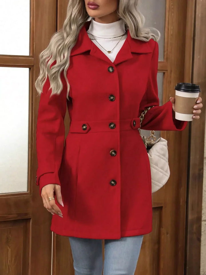 Chaqueta de mujer con botones, manga larga y corte casual. Perfecta para un look diario.