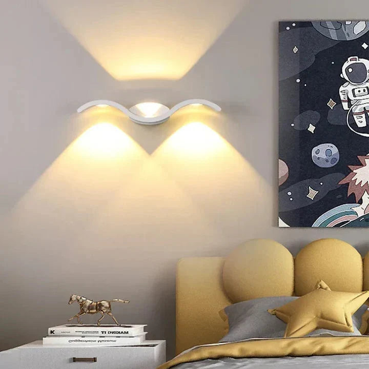 Lámpara de pared exterior moderna y elegante IP65. Ideal para decoración e iluminación LED de balcón o terraza.
