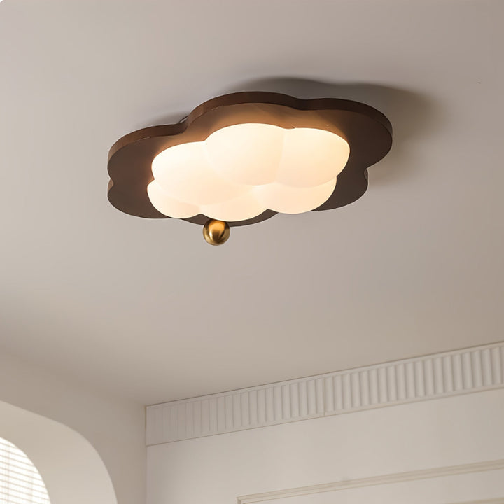 Luz de techo LED corazón de madera. Diseño moderno y nórdico para una cálida decoración interior.
