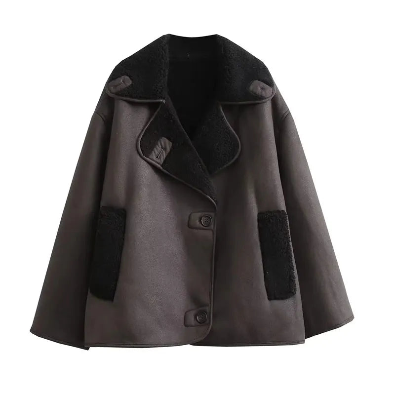 Abrigo de invierno oversize AZURA para mujer, silueta cómoda y casual con bolsillos de contraste. Ropa exterior de moda.