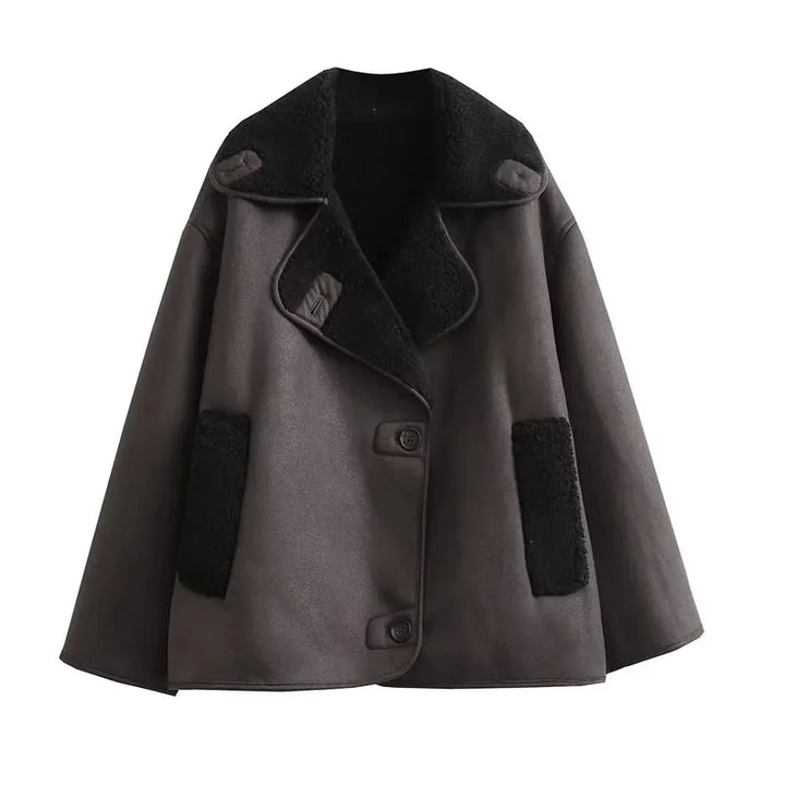 Abrigo de invierno oversize AZURA para mujer, silueta cómoda y casual con bolsillos de contraste. Ropa exterior de moda.