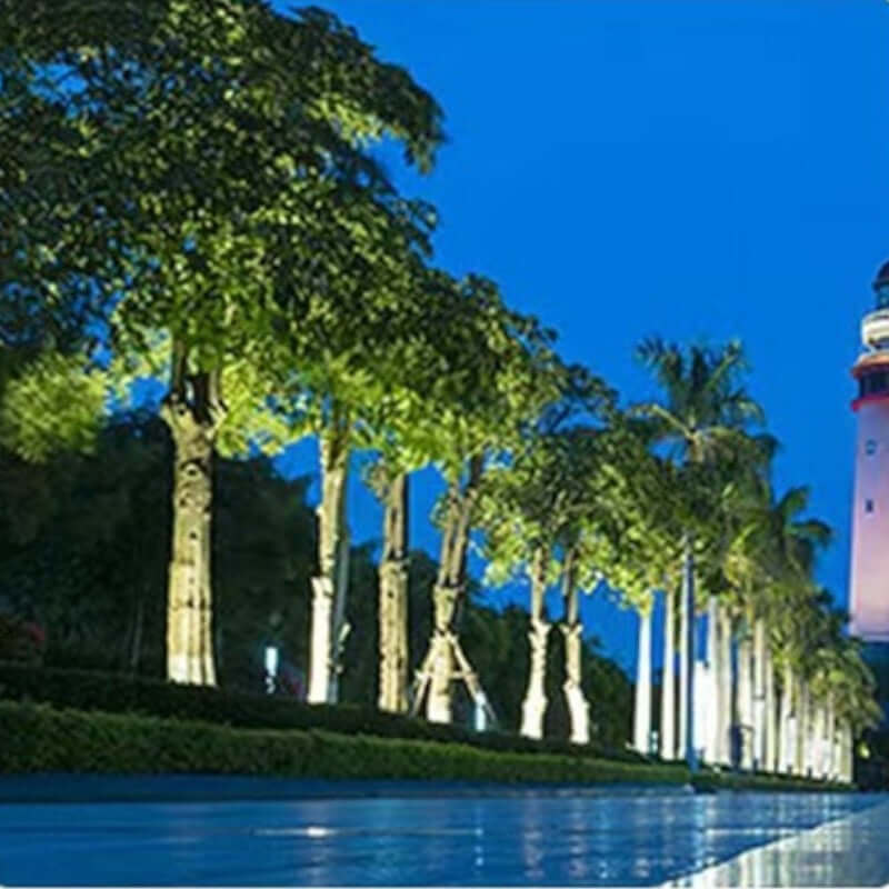 Transforma tu jardín con foco LED para árboles, iluminación exterior cálida y decorativa.