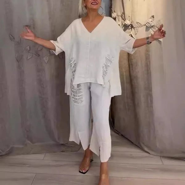 Conjunto elegante casual de dos piezas para mujer. Top escote V y pantalón fluido, perfecto para un look versátil.