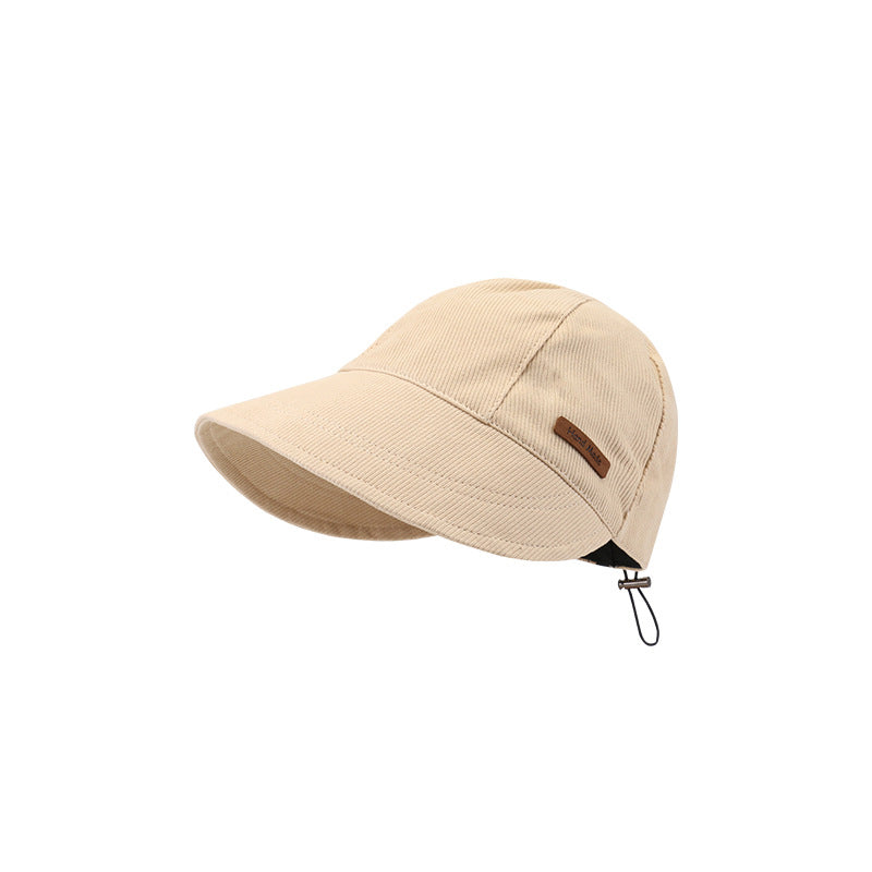 Elegante sombrero de sol UV negro para mujer, accesorio de moda con protección solar.