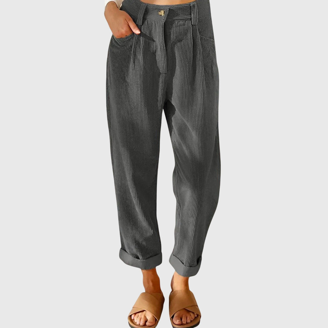 Pantalón de mujer Hortensia, moderno y elegante, con diseño versátil que combina confort y estilo.