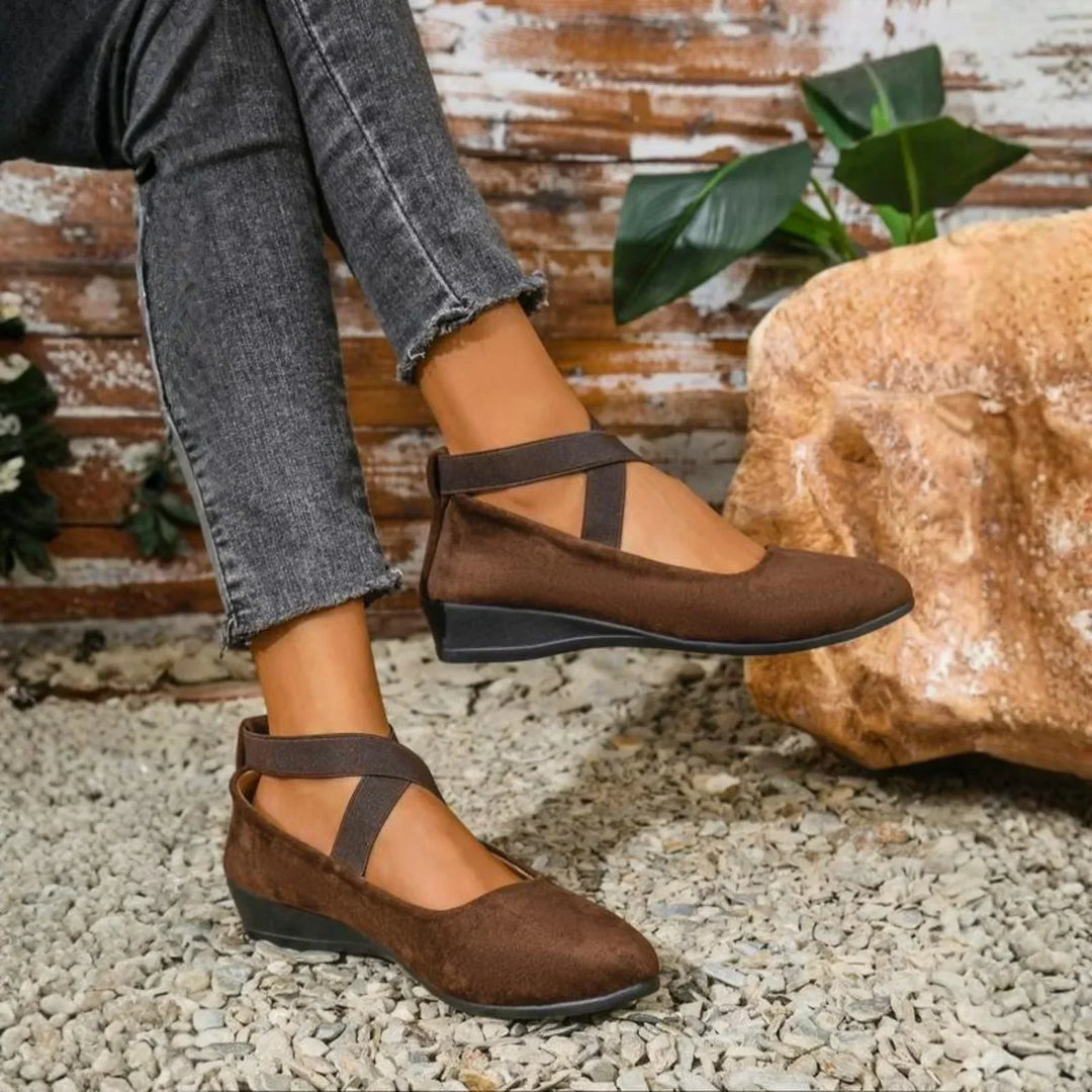 Zapatos bailarinas con cuña para mujer, diseño con tiras cruzadas. Estilo elegante y comodidad diaria.