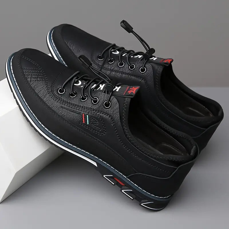 Vista frontal de zapatos Oxford para hombre. Estilo atemporal, calzado formal perfecto para negocios.