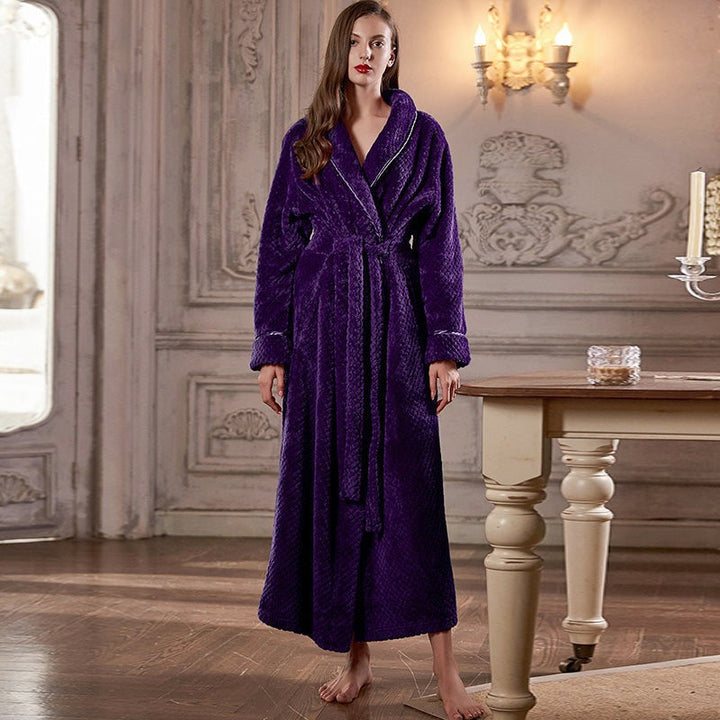 Elegante bata de casa para mujer, diseño jacquard y cuello chal. Ideal como pijama larga.