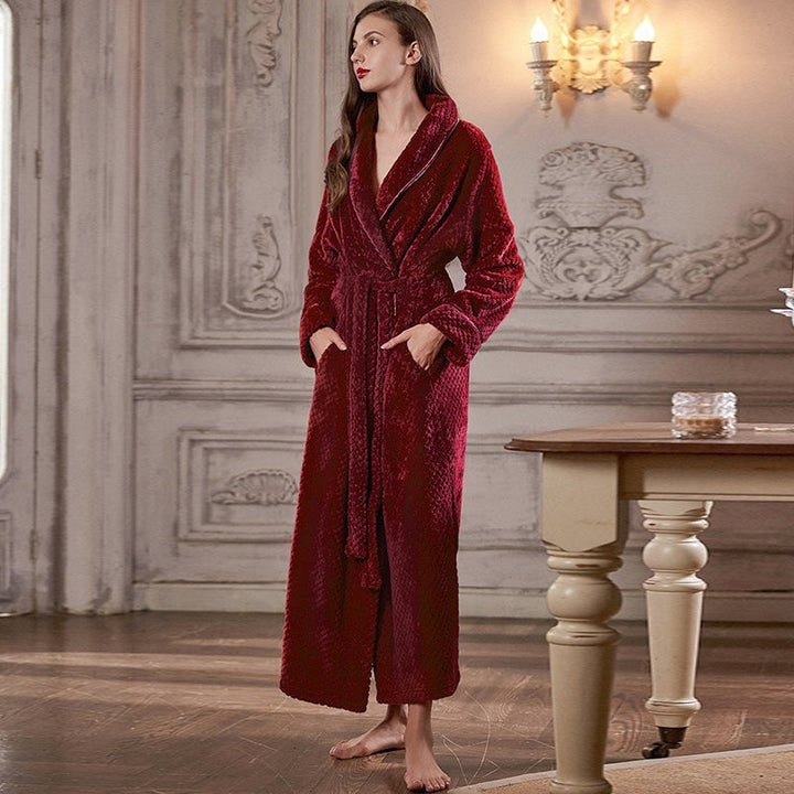Pijama bata de mujer con cuello chal y patrón jacquard. Larga, suave y perfecta para el descanso.