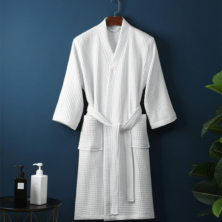 Bata de spa para mujer, cuello V, diseño gofrado y cinturón. Perfecta para relajación y confort en tu hogar.