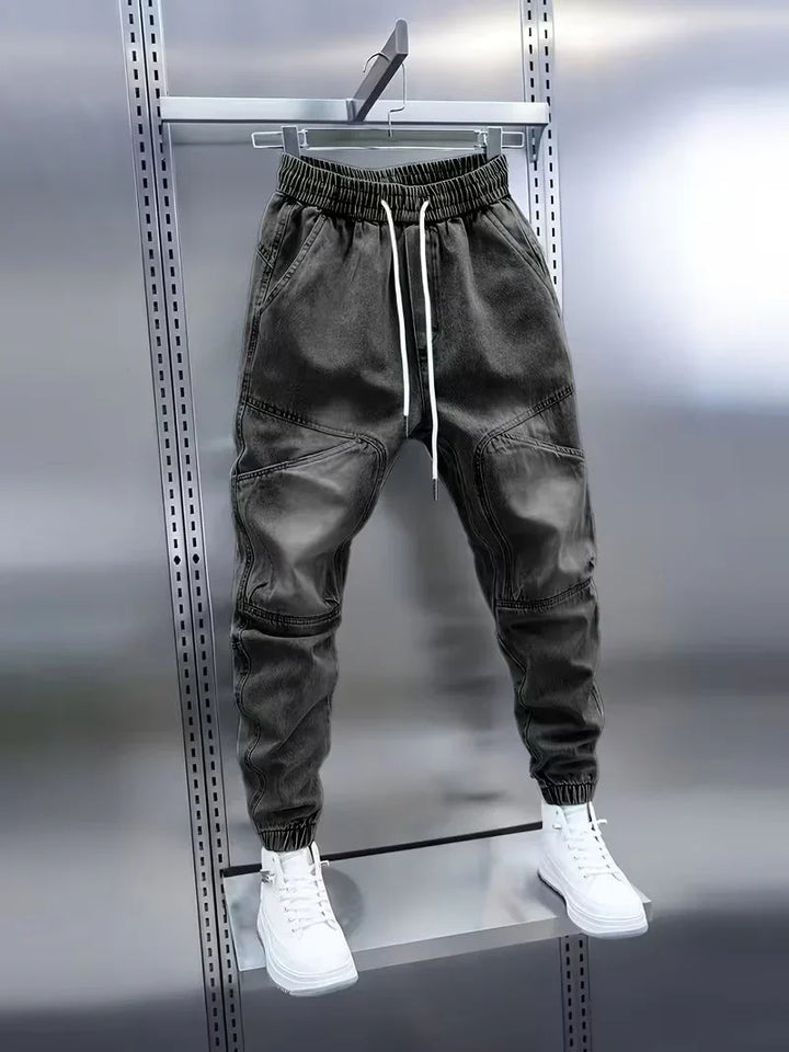 Pantalón casual de hombre de denim azul, corte amplio. Duradero, versátil y de moda para cualquier ocasión.