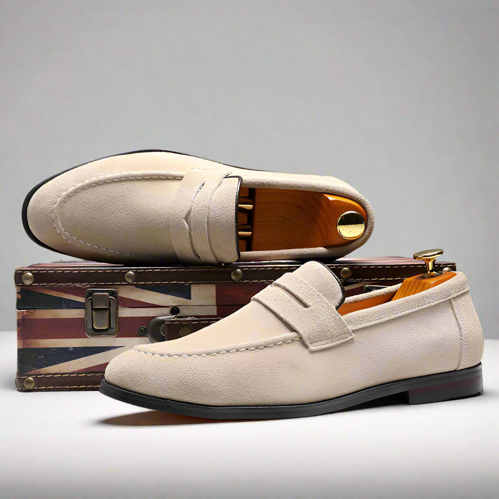 Mocasines de hombre en material suave, perfectos para la oficina o verano. Zapatos cómodos y modernos.