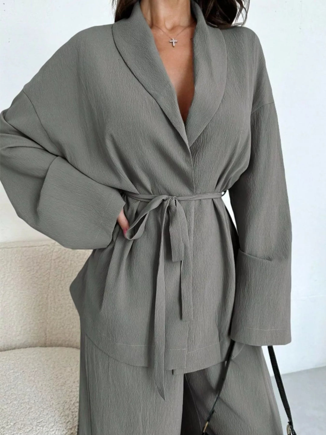 Ropa elegante mujer: Set de top con lazo y pantalón ancho. Ideal para cualquier ocasión.