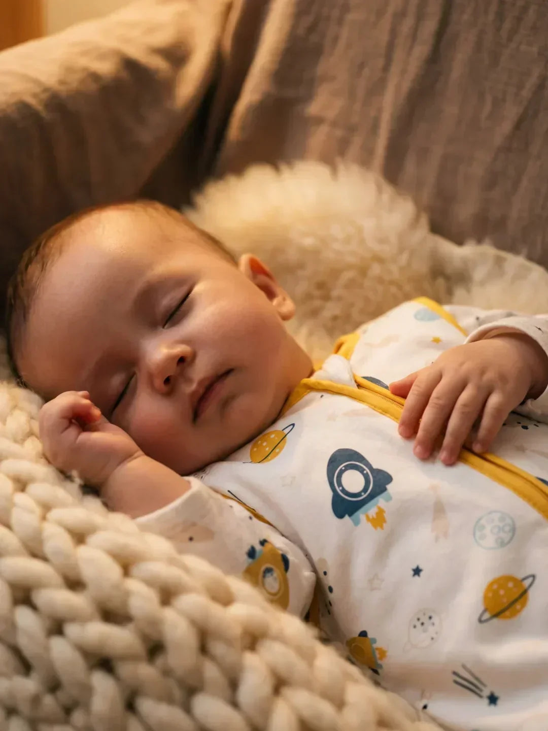 Confort para el bebé: saco de dormir de algodón, hipoalergénico, con cremallera bidireccional.