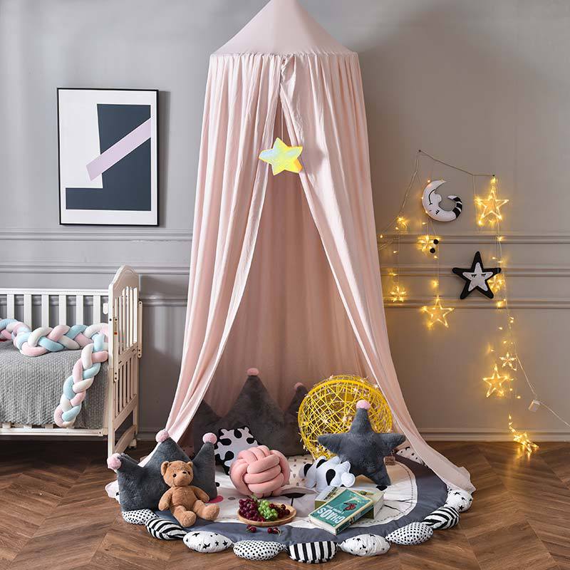 Cama infantil con dosel opaco, que ofrece un rincón privado y seguro, ideal para el sueño de su hijo.