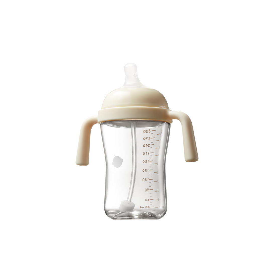 Vaso antiderrame ergonómico beige, seguro y práctico para la alimentación independiente del bebé. Sin BPA.