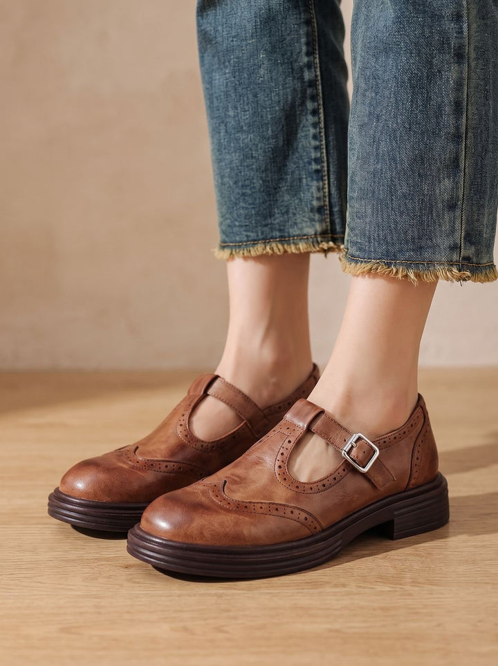 Zapatos Mary Jane clásicos de mujer estilo vintage con detalle brogue y hebilla. Perfectos para un look retro.