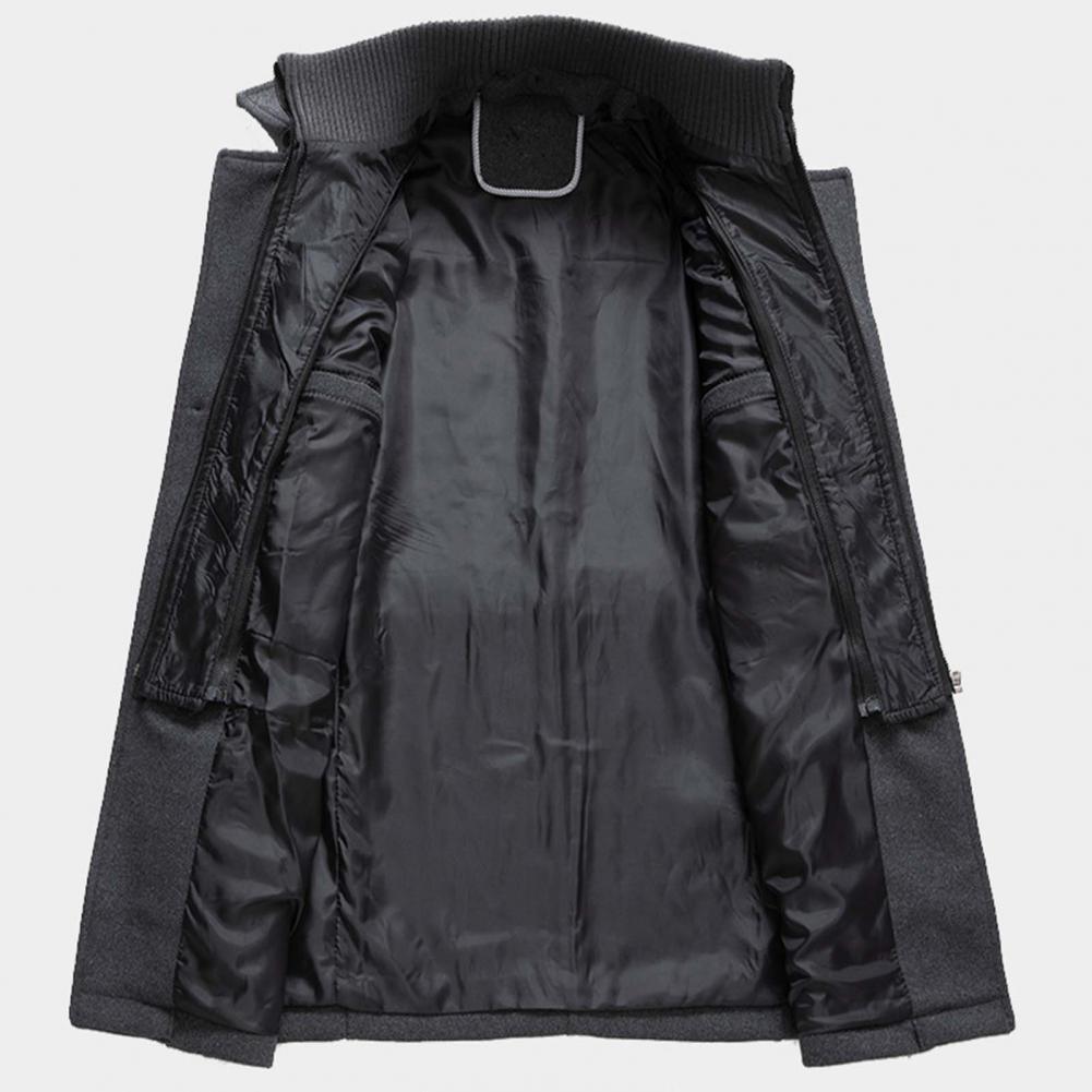 Abrigo de invierno largo marrón para hombre, ofrece calidez superior y estilo clásico. Moda masculina elegante.