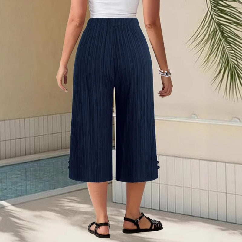Pantalones de mujer con tallaje grande, fluidos y de pierna ancha, ideales para comodidad veraniega y moda casual.