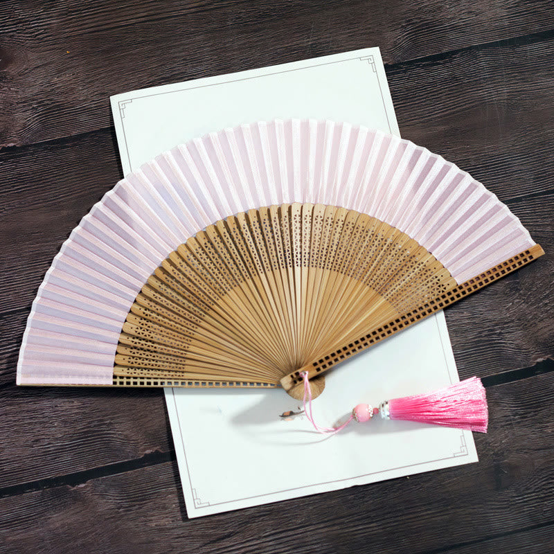 Accesorio de moda: abanico plegable de seda para mujer, ideal para el calor.