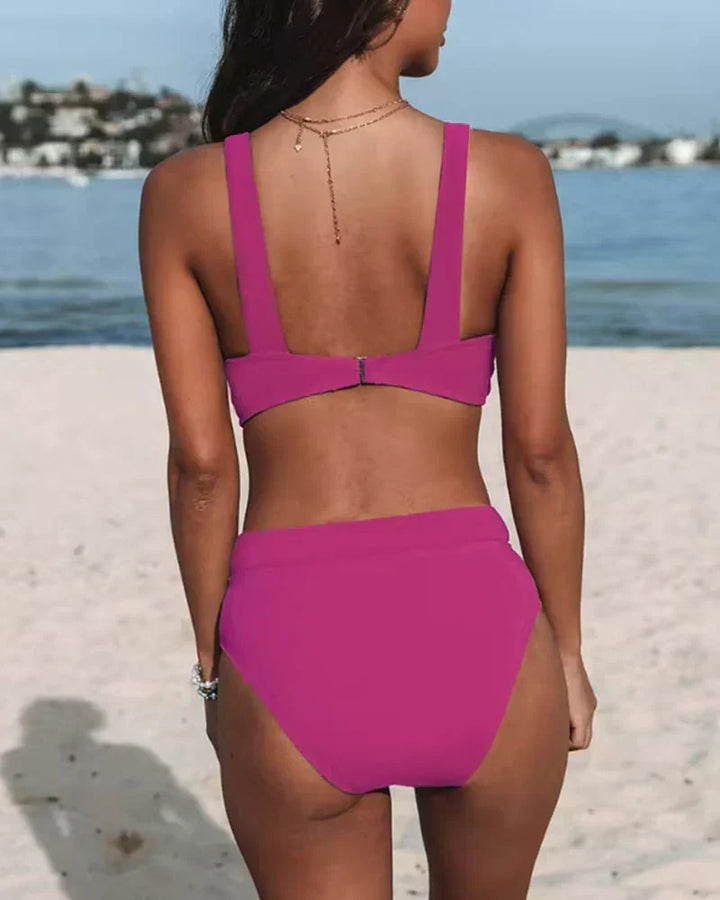 Bikini elegante de cintura alta para mujer. Moldeador de silueta, perfecto para disfrutar el verano en la playa.