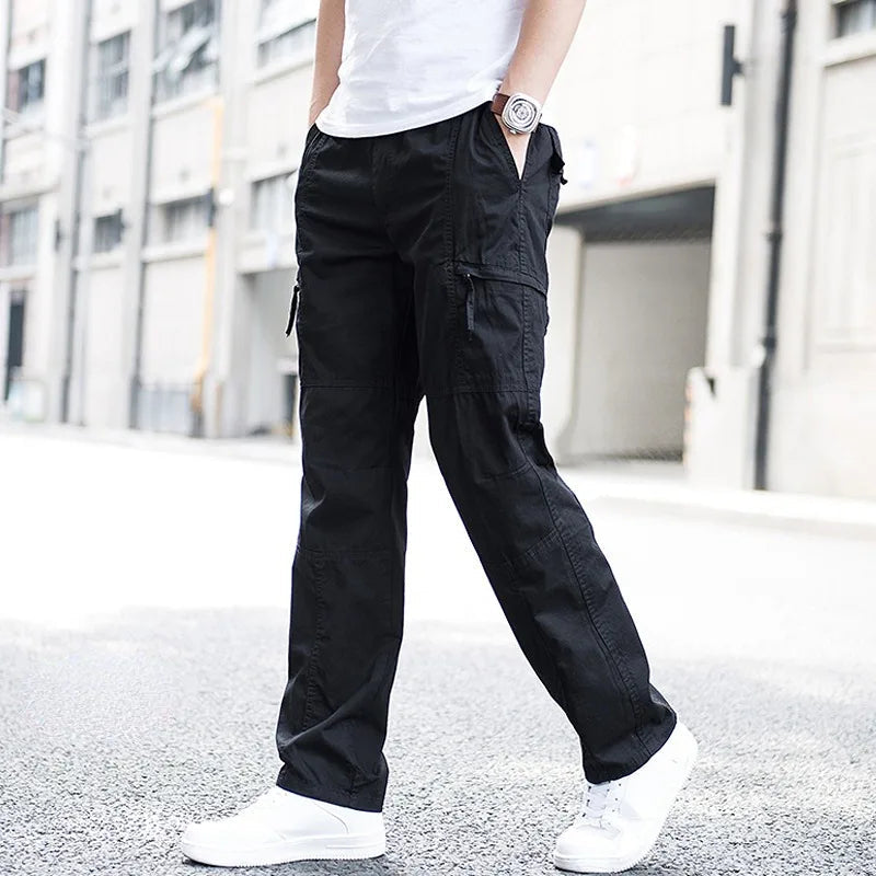 Pantalones cargo duraderos para hombre. Ropa casual urbana cómoda, ideal para aventuras y viajes.