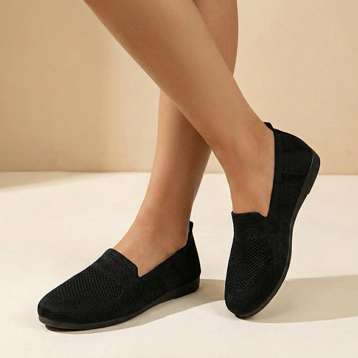 Zapatillas slip-on ALMA para mujer, diseño casual y ligero. Ideal para primavera/verano, comodidad sin cordones.