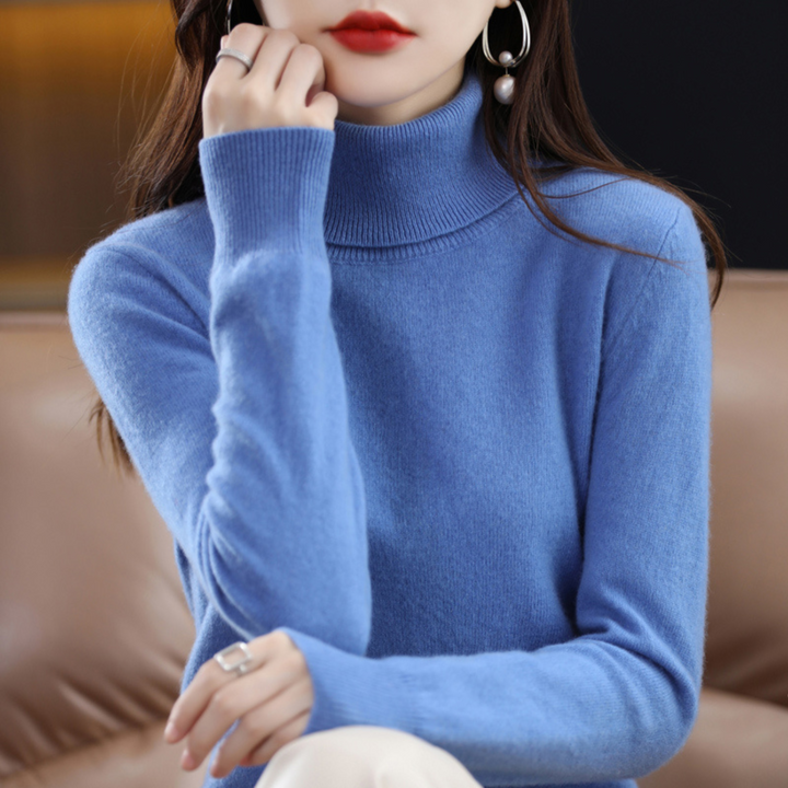 Jersey de cuello alto Elena, estilo moderno y versátil para ropa femenina casual o chic.