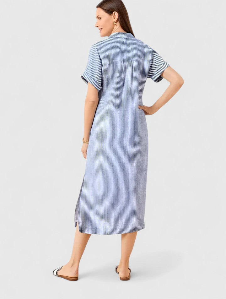 Vestido camisero a rayas, cómodo y con estilo, una pieza versátil para la mujer moderna.