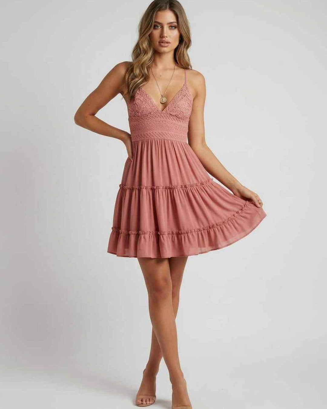 Vestido sexy mini blanco de fiesta para mujer, con escote V y tirantes finos, diseño sólido y moderno.