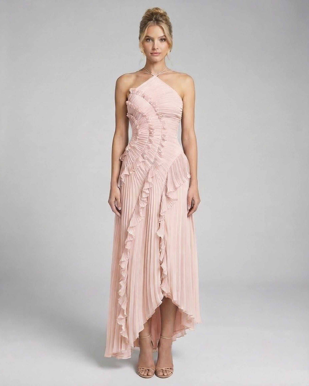 Vestido maxi halter plisado rosa suave para mujer, ideal para fiesta, gala o noche elegante.