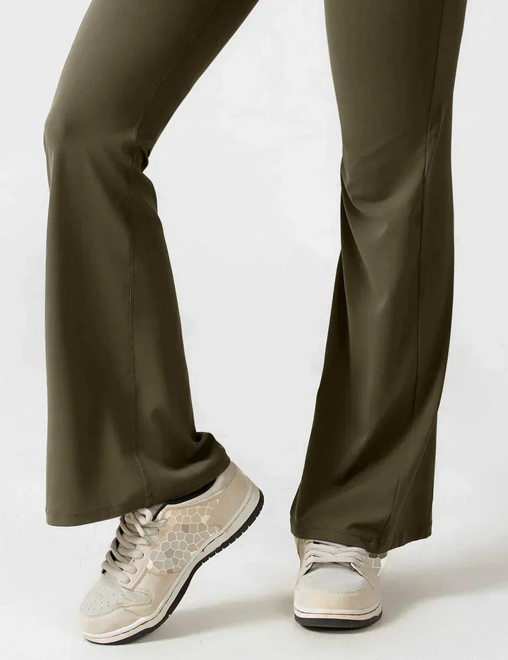Mono sofisticado, espalda en V, pierna flare. Prenda ideal para eventos especiales.