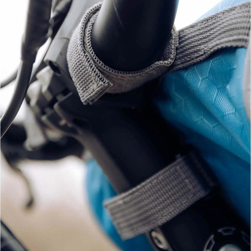 Bolsa de manillar bici, ideal para ciclistas, mantiene el teléfono seguro y accesible.