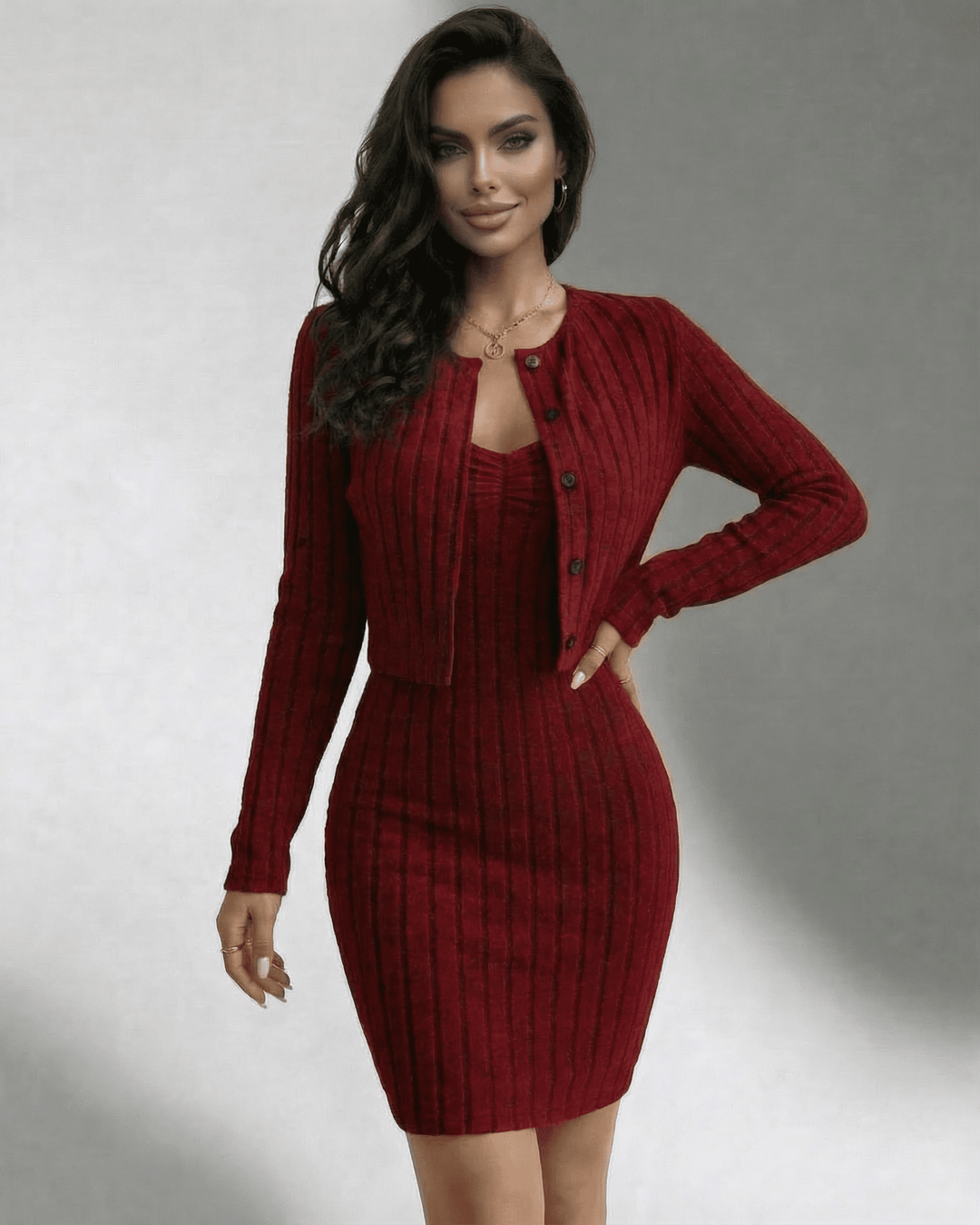 Conjunto de dos piezas burdeos para mujer: vestido ajustado y cárdigan, estilo elegante y versátil.