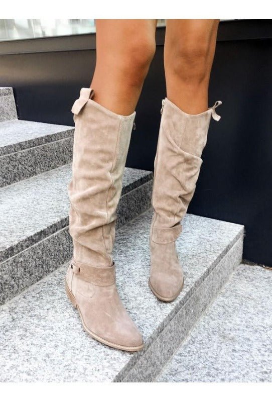 Botas altas de mujer en cuero vegano, ofrecen confort superior y diseño moderno.
