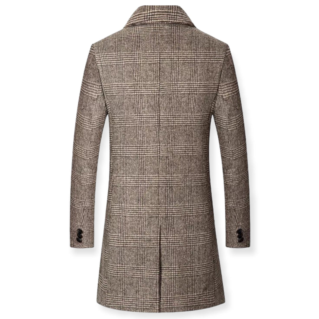 Detalle de abrigo de lana a cuadros para hombre. Textura suave, estilo elegante de invierno. Moda masculina casual.