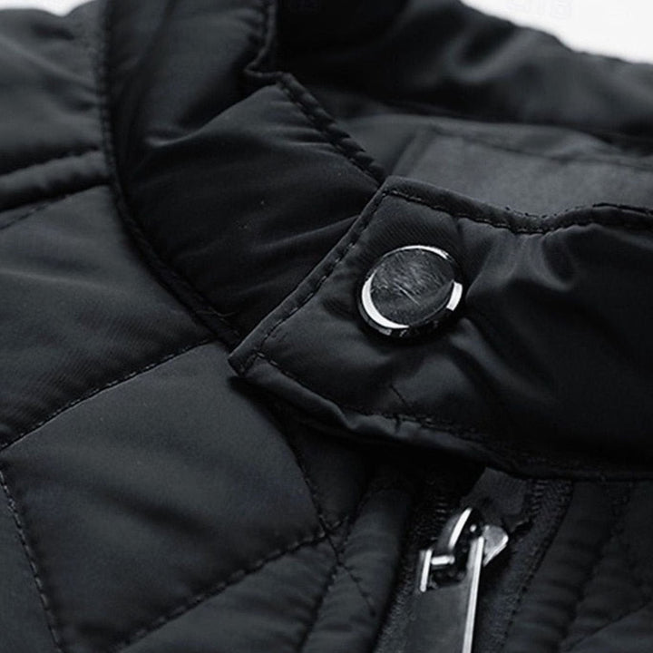 Chaqueta de hombre con cuello alto, acolchada con rombos, un abrigo cálido y esencial para invierno.