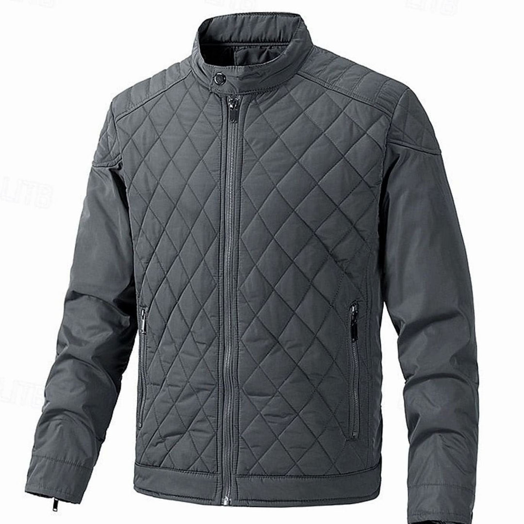 Chaquetón de hombre para invierno, acolchado con rombos, cuello alto y estilo casual moderno.
