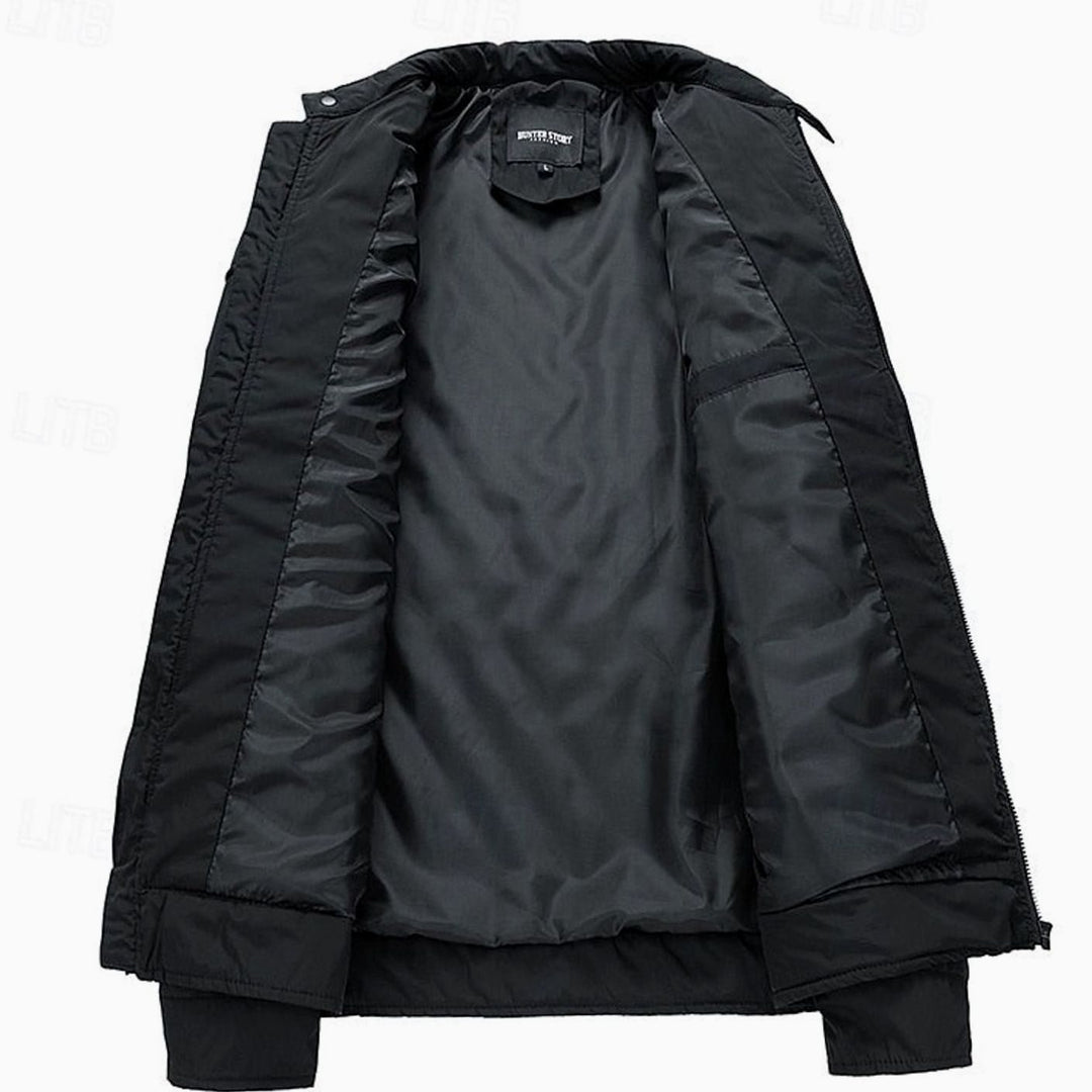 Chaqueta acolchada de hombre con diseño de rombos y cuello alto, perfecta para el frío invierno.