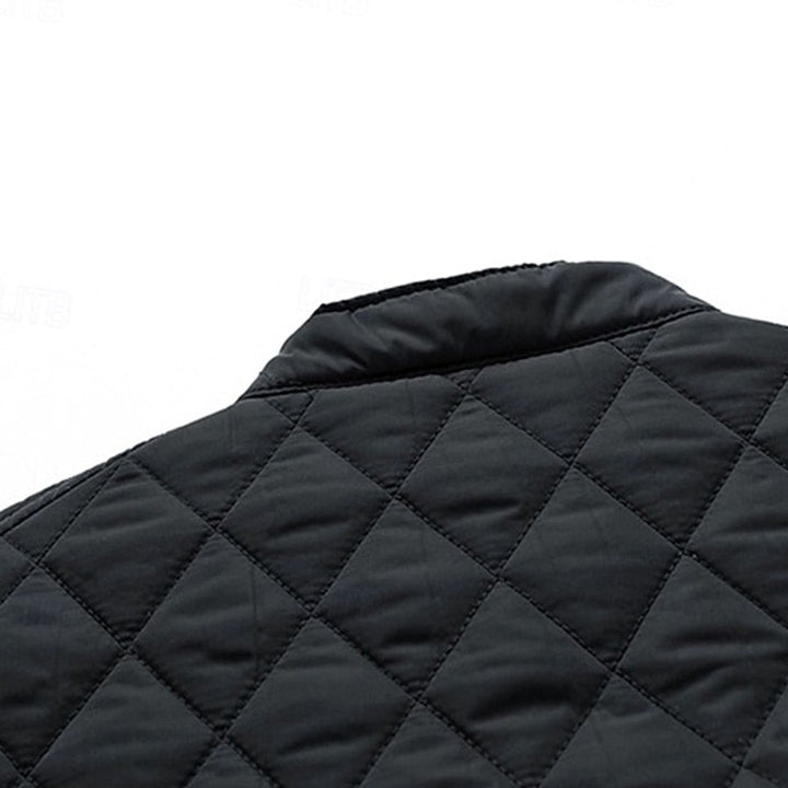 Chaquetón casual para hombre, acolchado con rombos, cuello alto, parte de la moda actual masculina.