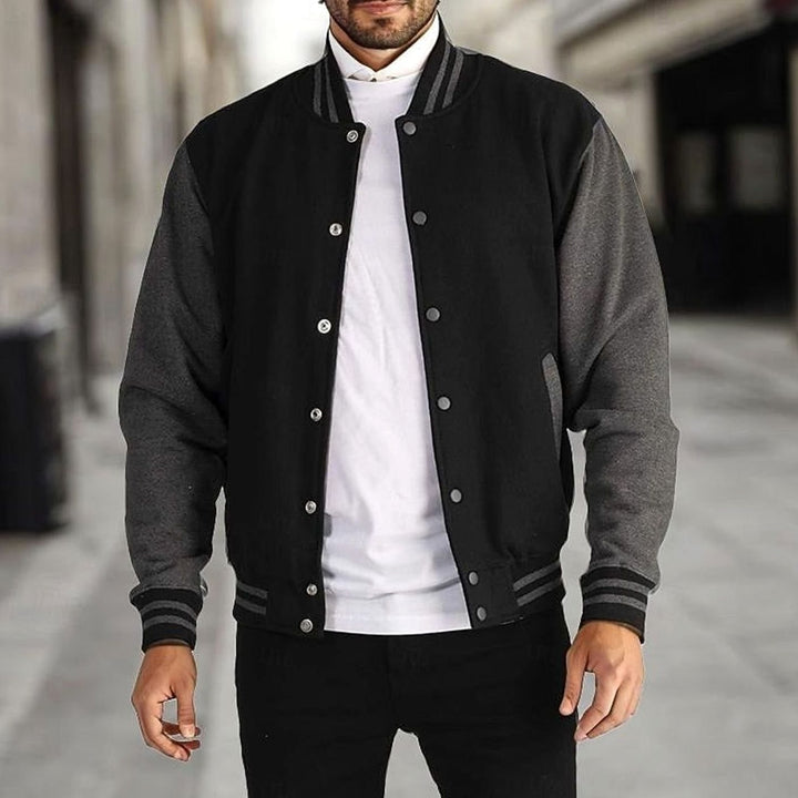 Bomber universitaria para hombre, versátil para estilo casual, con botones y cuello de canalé.