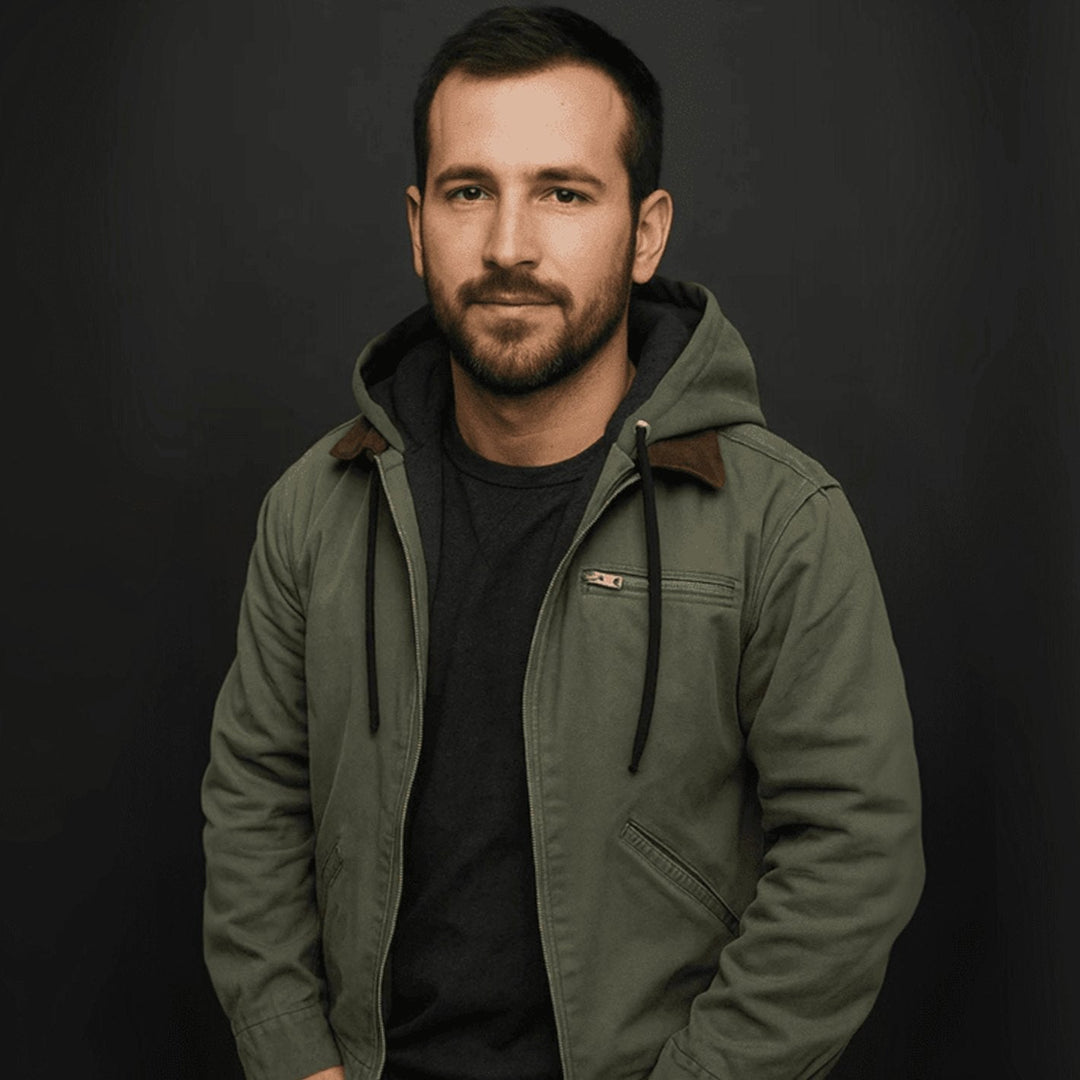 Chaqueta forro polar hombre con capucha, cierre completo. Ropa masculina ideal para el invierno.