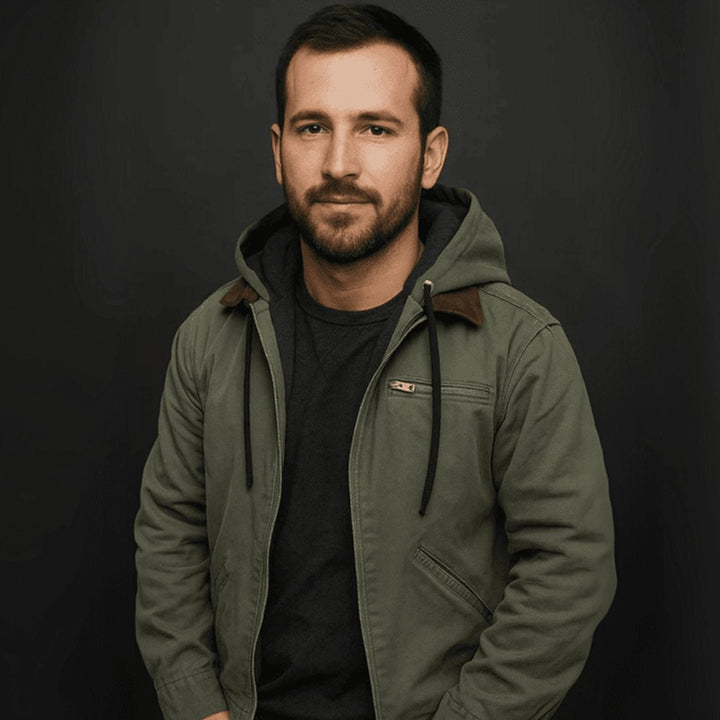 Chaqueta forro polar hombre con capucha, cierre completo. Ropa masculina ideal para el invierno.