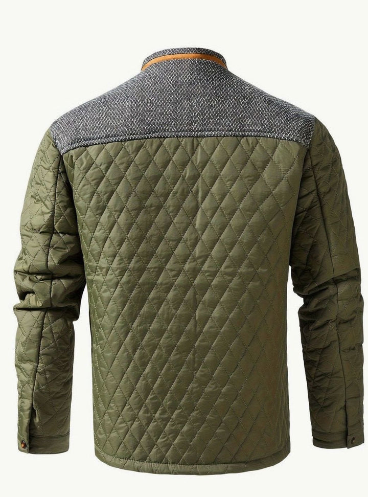 Abrigo de franela hombre smart casual, diseño rombos, broches. Calidez y estilo.
