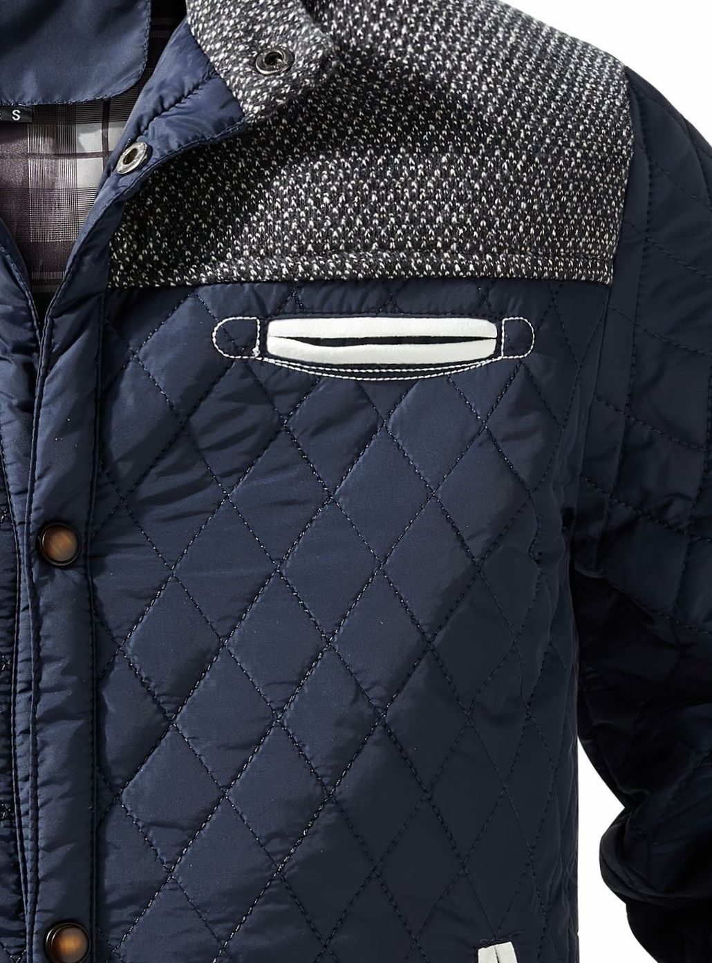 Chaqueta deportiva hombre acolchada, franela y broches. Confort y estilo urbano.