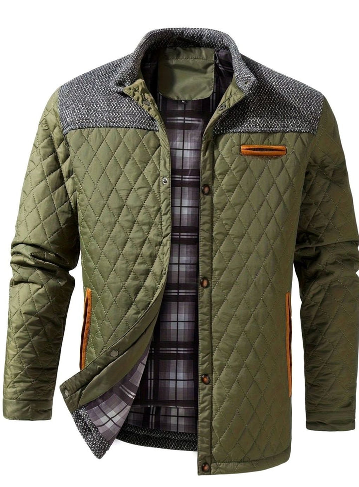 Chaqueta acolchada elegante hombre, cuello alto, cierre broches. Perfecta para el frío.