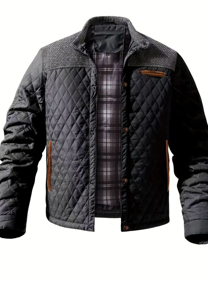 Chaqueta casual hombre con broches, acolchada. Look smart casual, ideal clima frío.