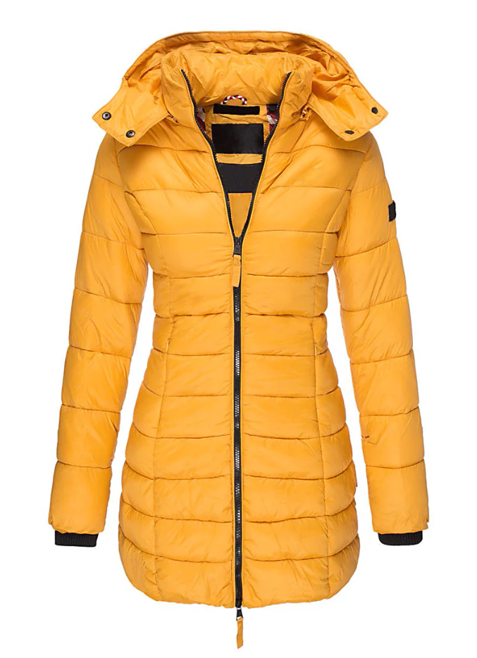Chaqueta de invierno para mujer, acolchada y entallada. Vista lateral, muestra corte elegante y moderno.