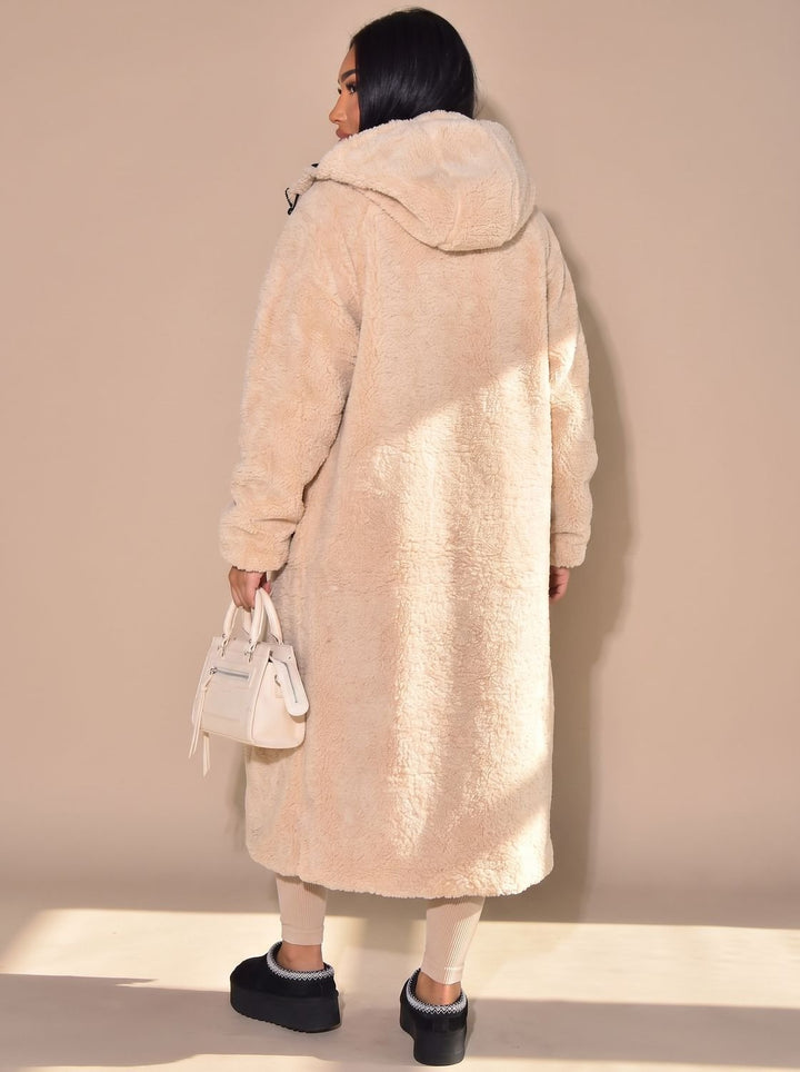 Abrigo acolchado largo mujer, reversible y con capucha. Estilo puffer para moda invernal. Comodidad.